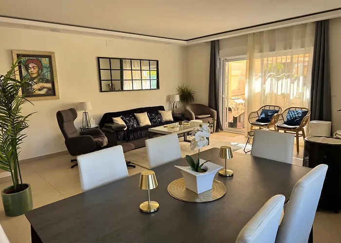 Luxury Townhouse Walking To The Estepona