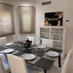 Hébergement de vacances Luxury Townhouse Walking To The Estepona