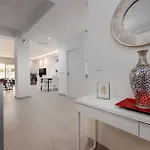 Luxury Townhouse Walking To The Сasa de vacaciones Estepona