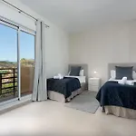 Luxury Townhouse Walking To The *