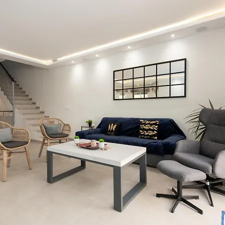 Luxury Townhouse Walking To The *