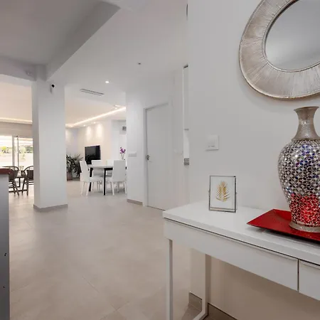 Luxury Townhouse Walking To The Tatil Evi Estepona