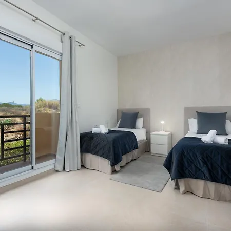 Luxury Townhouse Walking To The *