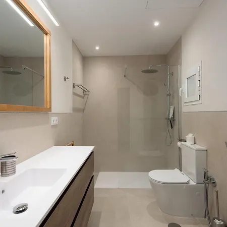 Luxury Townhouse Walking To The *