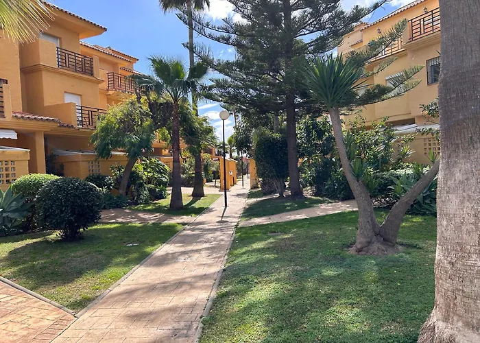 Luxury Townhouse Walking To The Будинок відпочинку