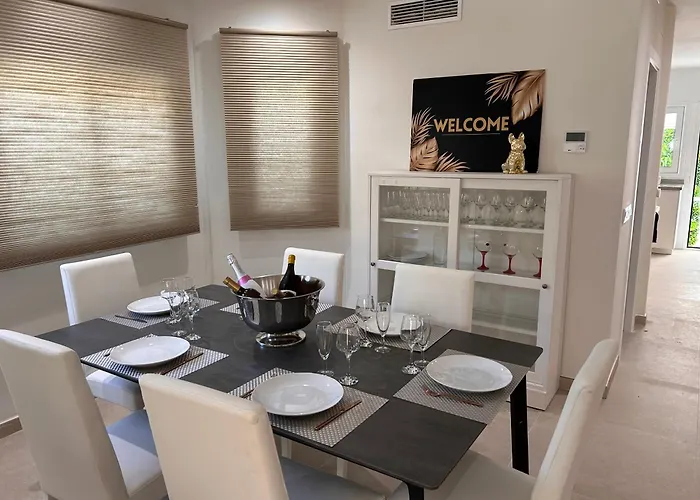 Будинок відпочинку Luxury Townhouse Walking To The Естепона