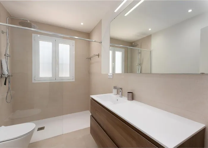 Luxury Townhouse Walking To The * Estepona