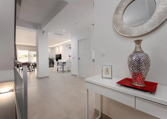 Luxury Townhouse Walking To The Holiday home Estepona