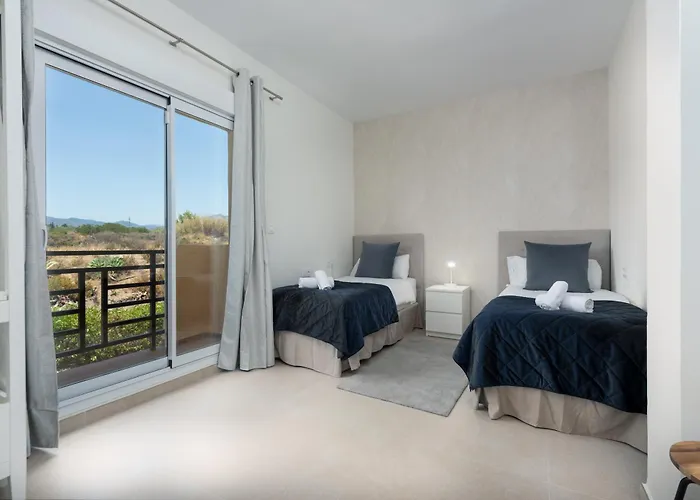 Luxury Townhouse Walking To The *