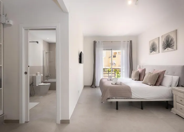 Luxury Townhouse Walking To The Будинок відпочинку Естепона