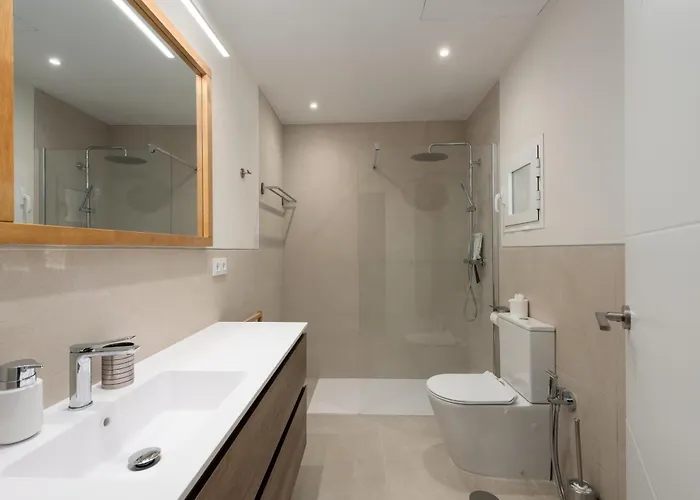 Luxury Townhouse Walking To The *