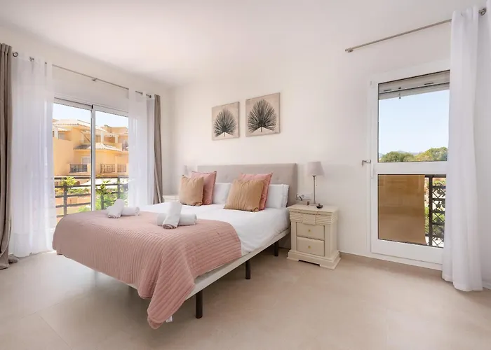 Luxury Townhouse Walking To The