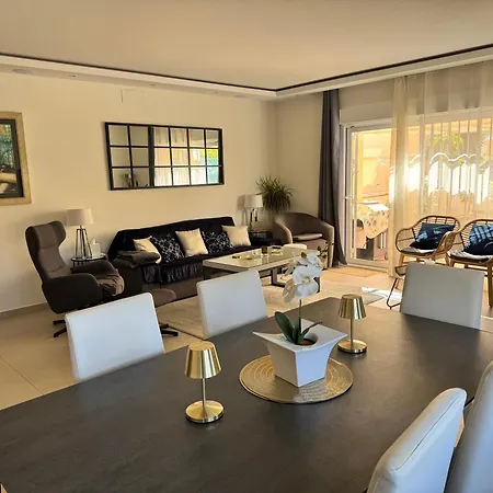 Luxury Townhouse Walking To The Estepona